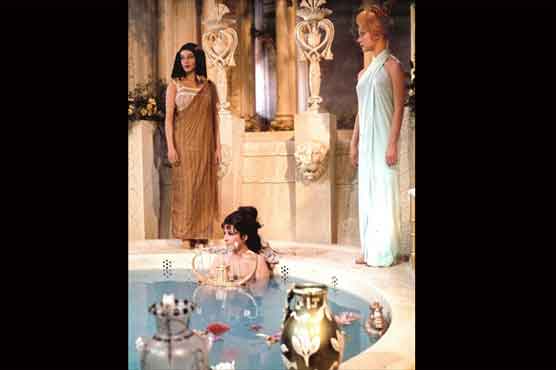 Elizabeth Taylor's first wedding dress up for sale