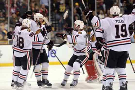 Blackhawks beat Bruins 6-5 in OT, even series 2-2 