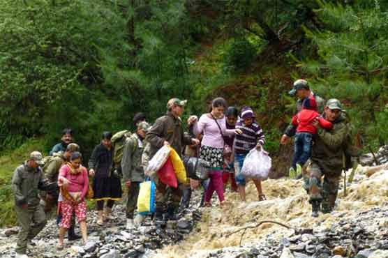 India battles army in flood-affected areas
