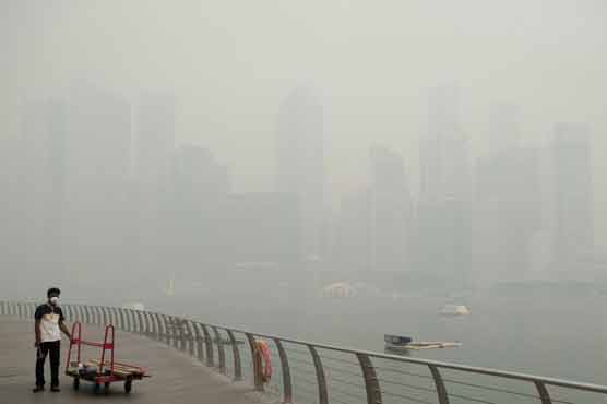 Singapore haze worsens, Indonesia plans air tactic