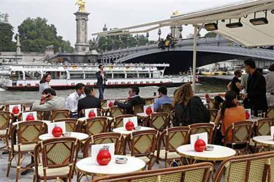 Paris tackles rudeness to tourists with new manual 