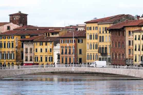 5.2 quake hits northern Italy