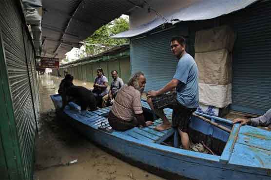 Thousands stranded in rain-hit northern India 