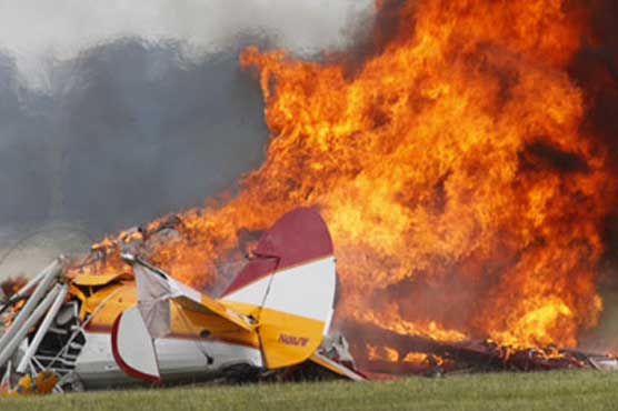 Wing walker, pilot die in crash at Ohio air show