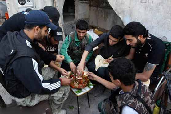 War-torn Syrian families resort to begging for food 