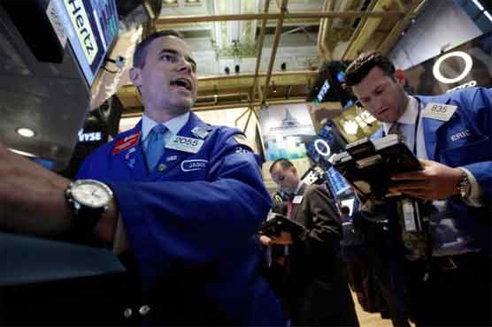 US stocks flip between small gains and losses