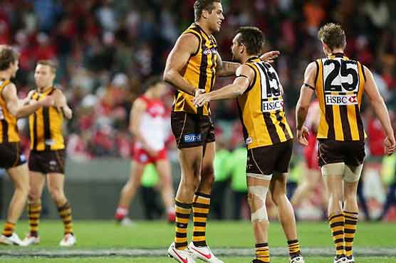 Hawthorn wins 12th in a row to stay atop AFL 