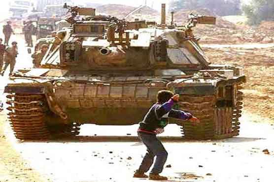  Three Palestinians hurt by Israeli tank fire