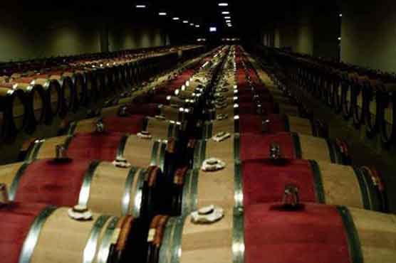 Britain govt sells French wine to pay its drinks bill 