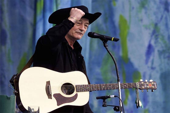 Canadian singer Stompin' Tom Connors dies at 77