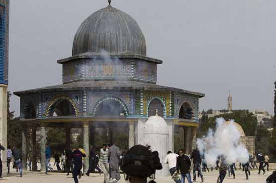 Palestinians, Israel police clash at Al-Aqsa
