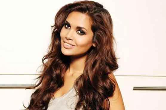  I can't carry a film on my shoulders: Esha Gupta 