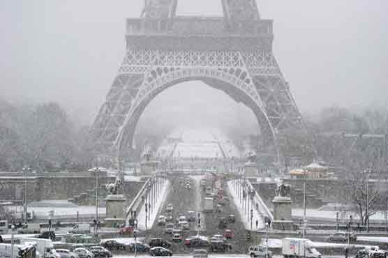 Snowfall causes flight cancellation, traffic jams in Europe