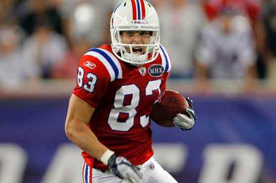 Gonzalez back to Falcons; Fitzpatrick cut by Bills