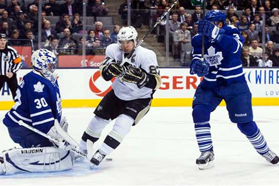 Dupuis scores 2 in 3rd, rallies Pens over Leafs 
