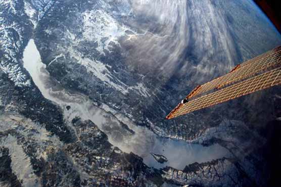 Poor weather delays return of space station astronauts