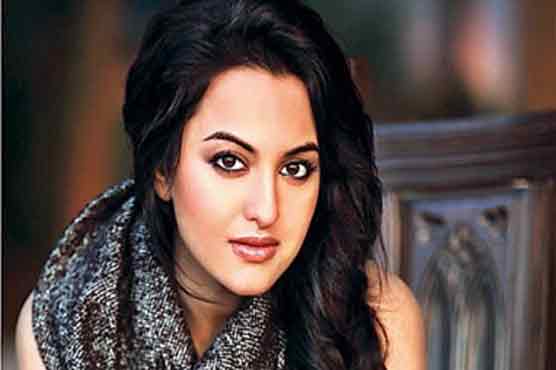 Sonakshi Sinha goes de-glam for "Lootera"
