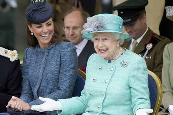 Recovered queen to join Kate on the London Tube
