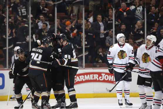 Ducks beat Chicago 4-2 in clash of top 2 NHL teams 