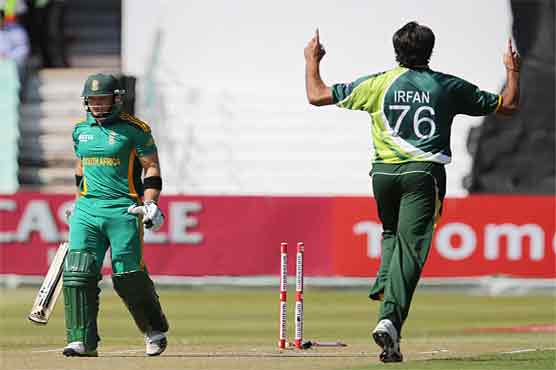 Pakistan holds South Africa to 234-9 in 4th ODI