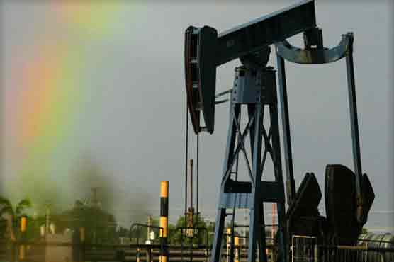 Oil prices up on weaker dollar 