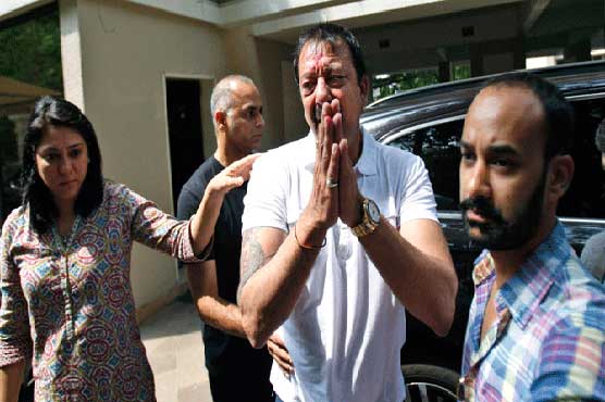 Tearful Bollywood star Dutt to return to jail 