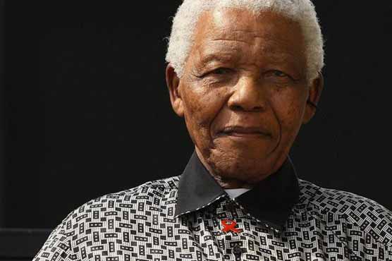 Mandela back in hospital with lung cancer