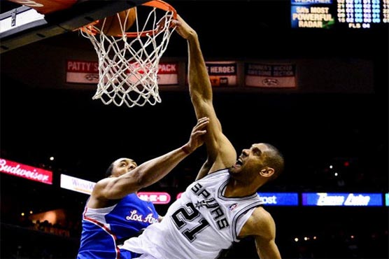 Duncan's 34 leads Spurs past Clippers, 104-102 
