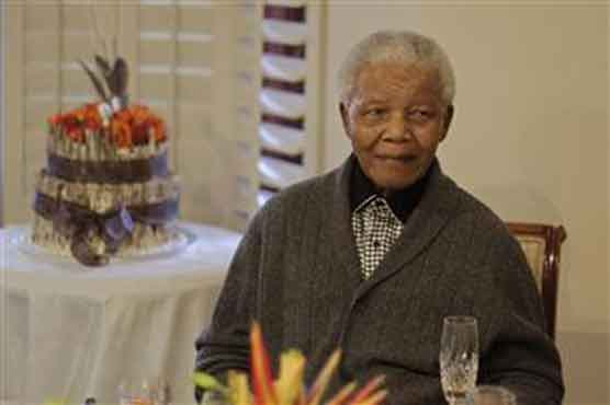 Mandela treated for pneumonia, breathing 'without difficulty' 