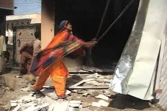 5 shops, one vehicle torched in Karachi clash