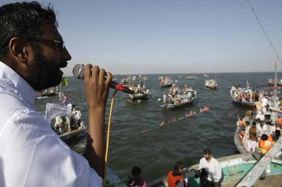 Election candidate holds a waterborne rally 