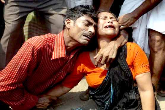 Bangladesh garment factory: Deaths toll near 700