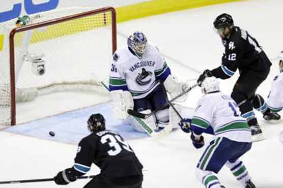 Sharks complete series sweep of Canucks 