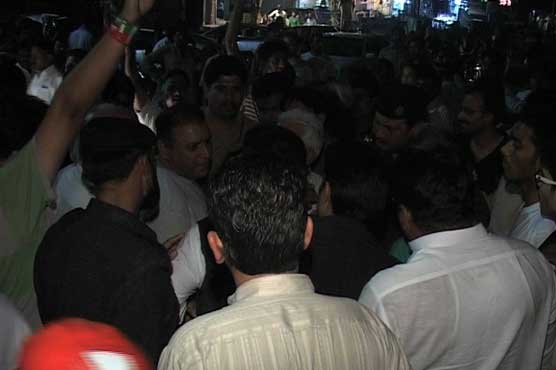 Lahore: Several injured in PTI, PML-N workers clash