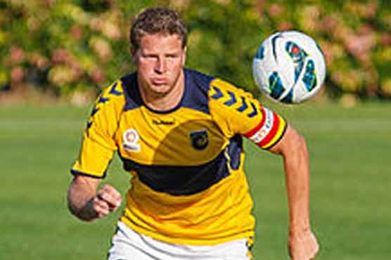 Mariners' Dutch defender Zwaanswijk to retire