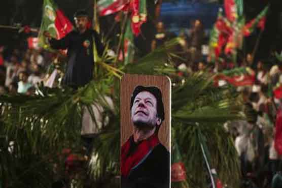 Imran Khan gains in Pakistan vote, haggling over govt likely