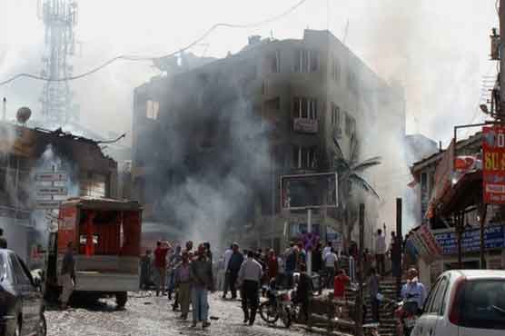 Dozens dead in Turkey car blast near Syria border