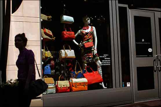 US business stockpiles flat in March, sales fall