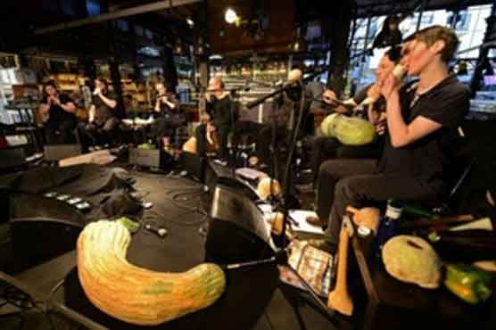 Carrots and turnips make music in Madrid veg market