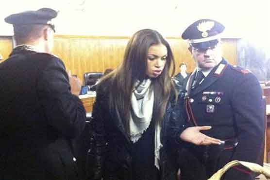 Dancer says showgirls dressed as Obama, nuns at Berlusconi party