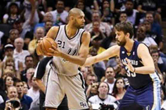 Spurs blow late lead, beat Grizzlies 93-89 in OT 