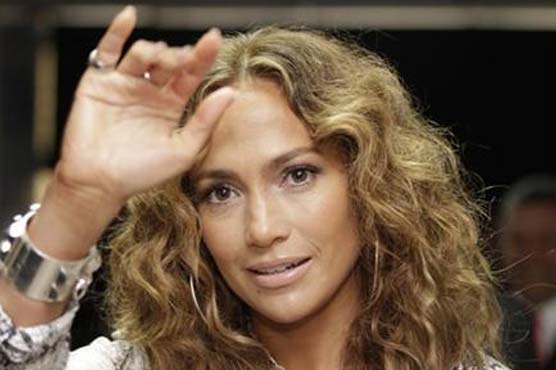 Jennifer Lopez to open cellphone stores