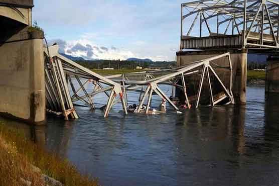 Bridge collapse plunges vehicles into river