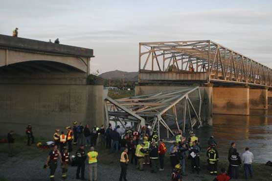 3 survive US bridge collapse; New span sought