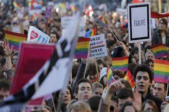 Paris: Thousands march against gay marriage law 