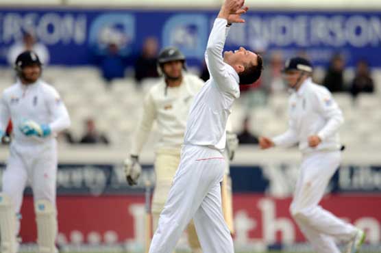 Swann spins England to brink of victory 