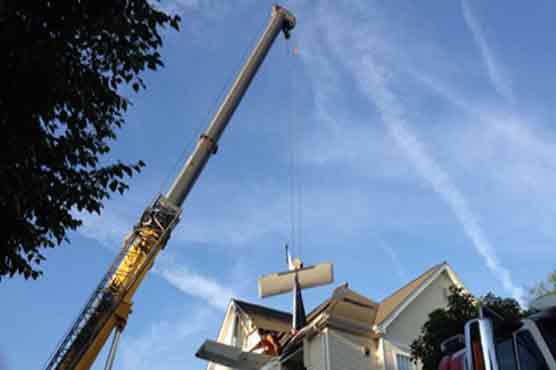 Small plane crashes into US apartment building