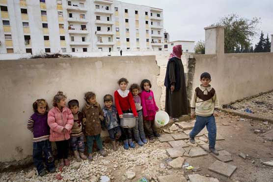 Envoy pushes Syria peace talks as UN warns of child hunger 