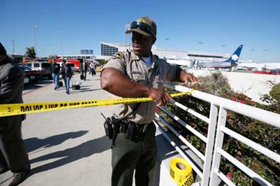 Gunman kills one, injured 2 others near LA airport