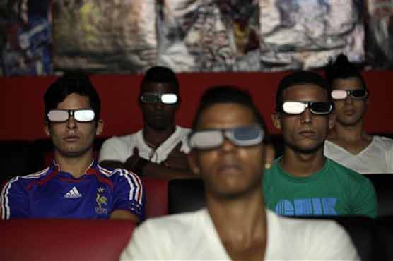 Cuba cracks down on private cinemas, game salons
